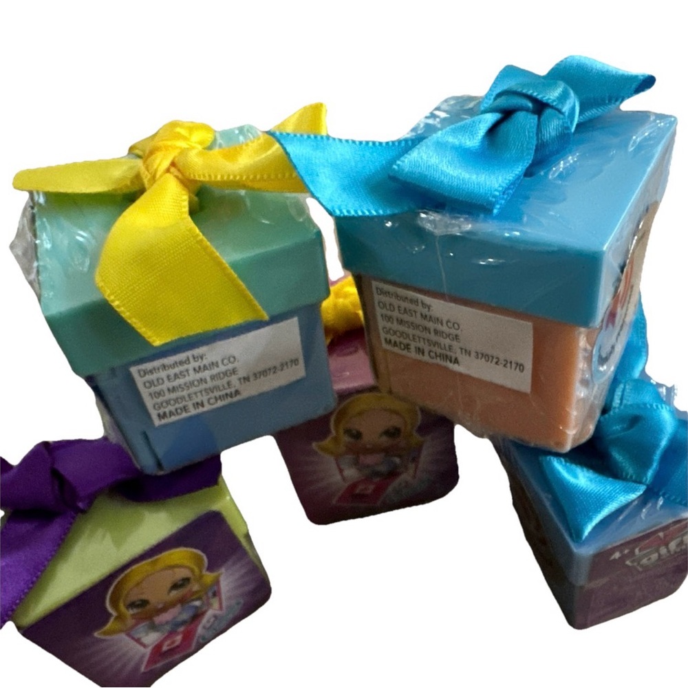 Gift ‘Ema Boxes with Ribbons & Suprise toys inside - Lot of 5 - Picture 1 of 7